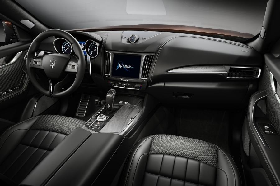 Торпедо Maserati Levante S Q4 GranSport Zegna PELLETESSUTA 2019 года  (фото 4 из 14)